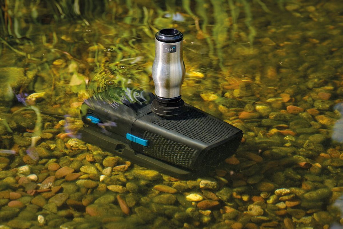 Oase Teichpumpe Aquarius Eco Premium 9500 im Einsatz