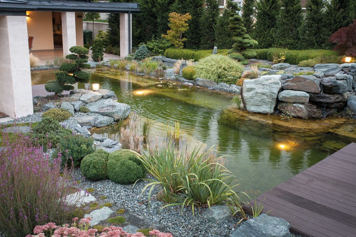 Gartenteich mit einladender Terrasse 